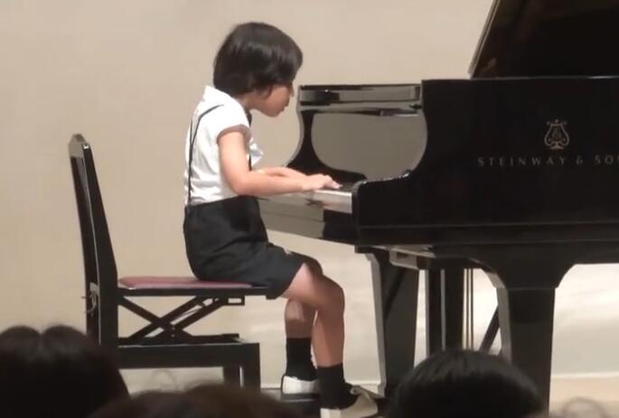 7岁钢琴小天才的现场表演《 肖邦幻想即兴曲》
