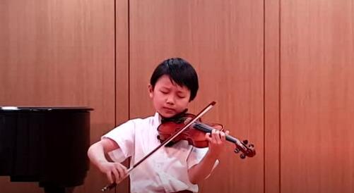7岁小男生极富音乐性的演奏小提琴名曲《沉思》、《美丽的罗斯玛琳》
