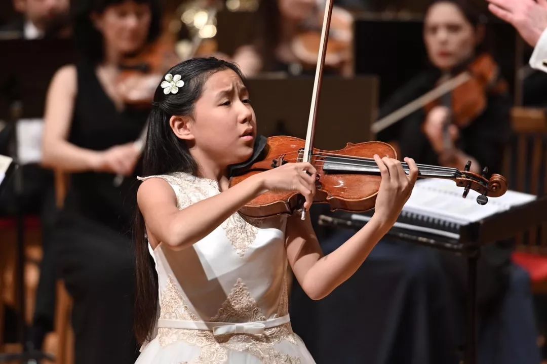 小小提琴家Leia Zhu，演绎《卡门幻想曲》、柯达伊二重奏 