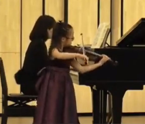 8岁琴童米井咲絢演奏帕格尼尼《钟》
